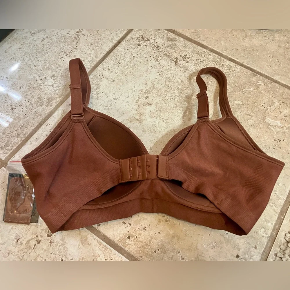 NWT, Underoutfit Perfect Neckline Bra, M - Picture 2 of 5